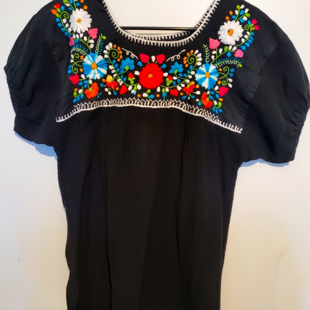 Mexican Embroidery size M blouse